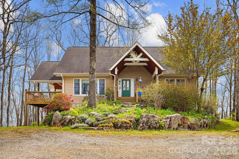 13705 Rosman Highway, Lake Toxaway, NC - 3 beds, 3 baths, 2,500 sqft - $545,000