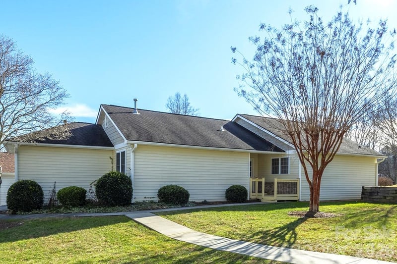 115 Creeks End Circle, Mills River, NC - 3 beds, 2 baths, 1,429 sqft - $394,000