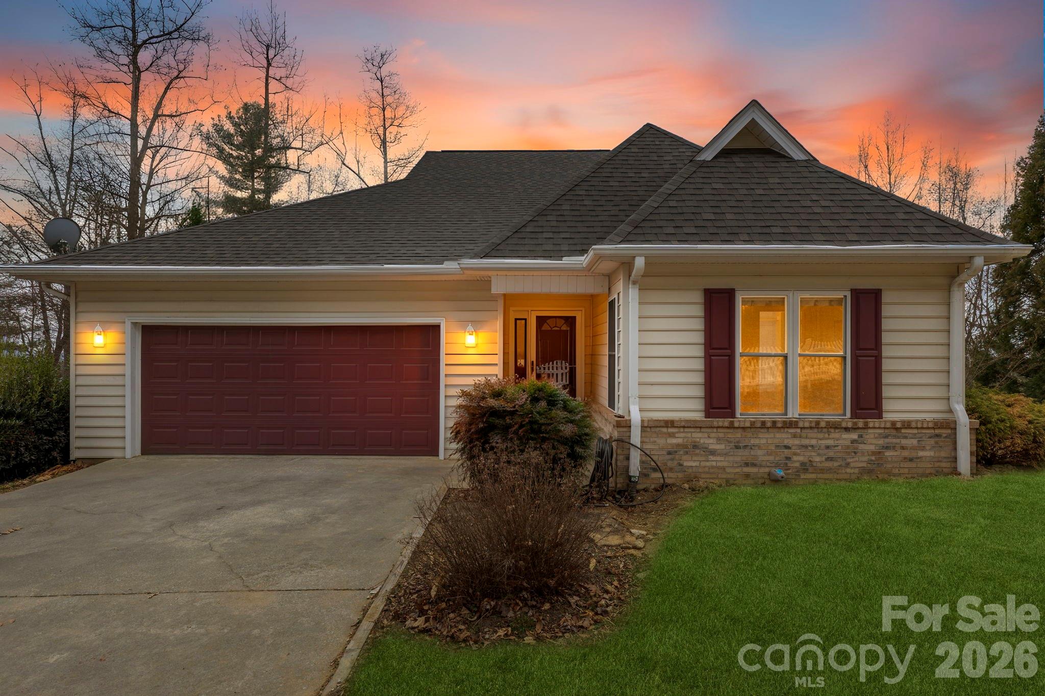242 Carriage Summitt, Hendersonville, NC. property listing photo