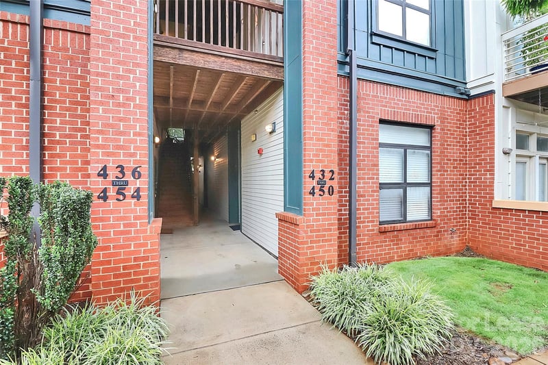 450 New Bern Station Court, Charlotte, NC - 2 beds, 2 baths, 1,059 sqft - $2,100