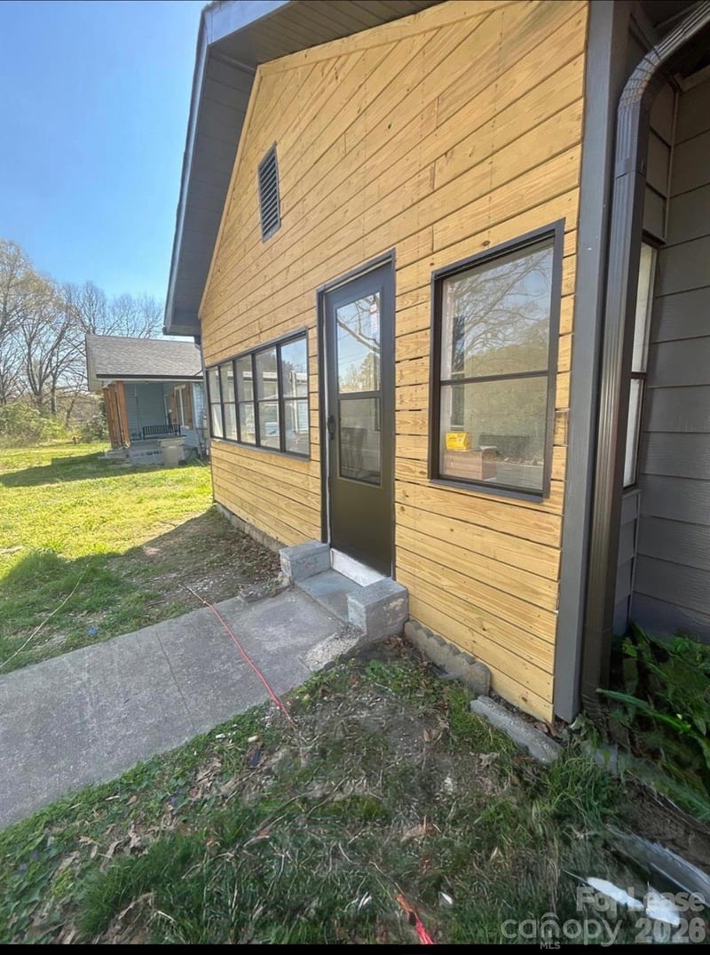 405 S Highland Street, Gastonia, NC - 2 beds, 1 bath - $1,300