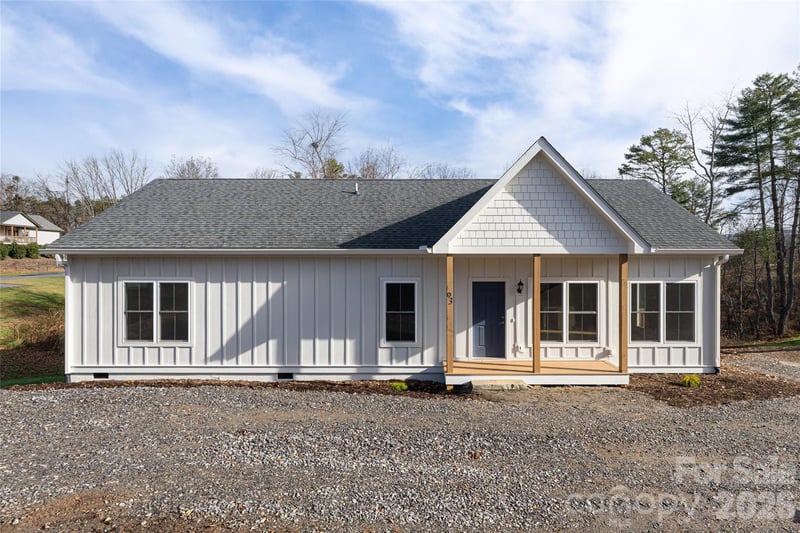 93 Locust Grove, Weaverville, NC - 3 beds, 2 baths, 1,585 sqft - $425,000