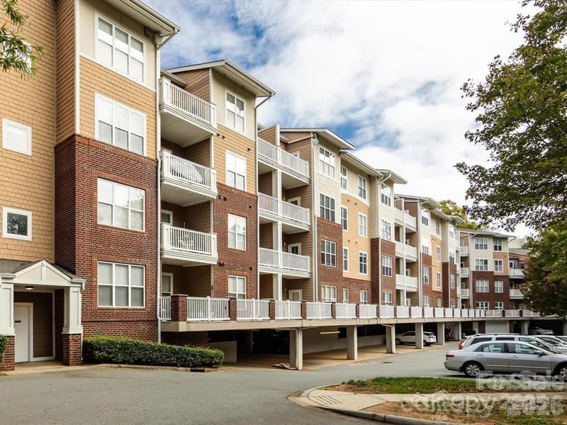 1000 E Woodlawn Road Apt 113, Charlotte, NC - 2 beds, 2 baths, 1,233 sqft - $279,000
