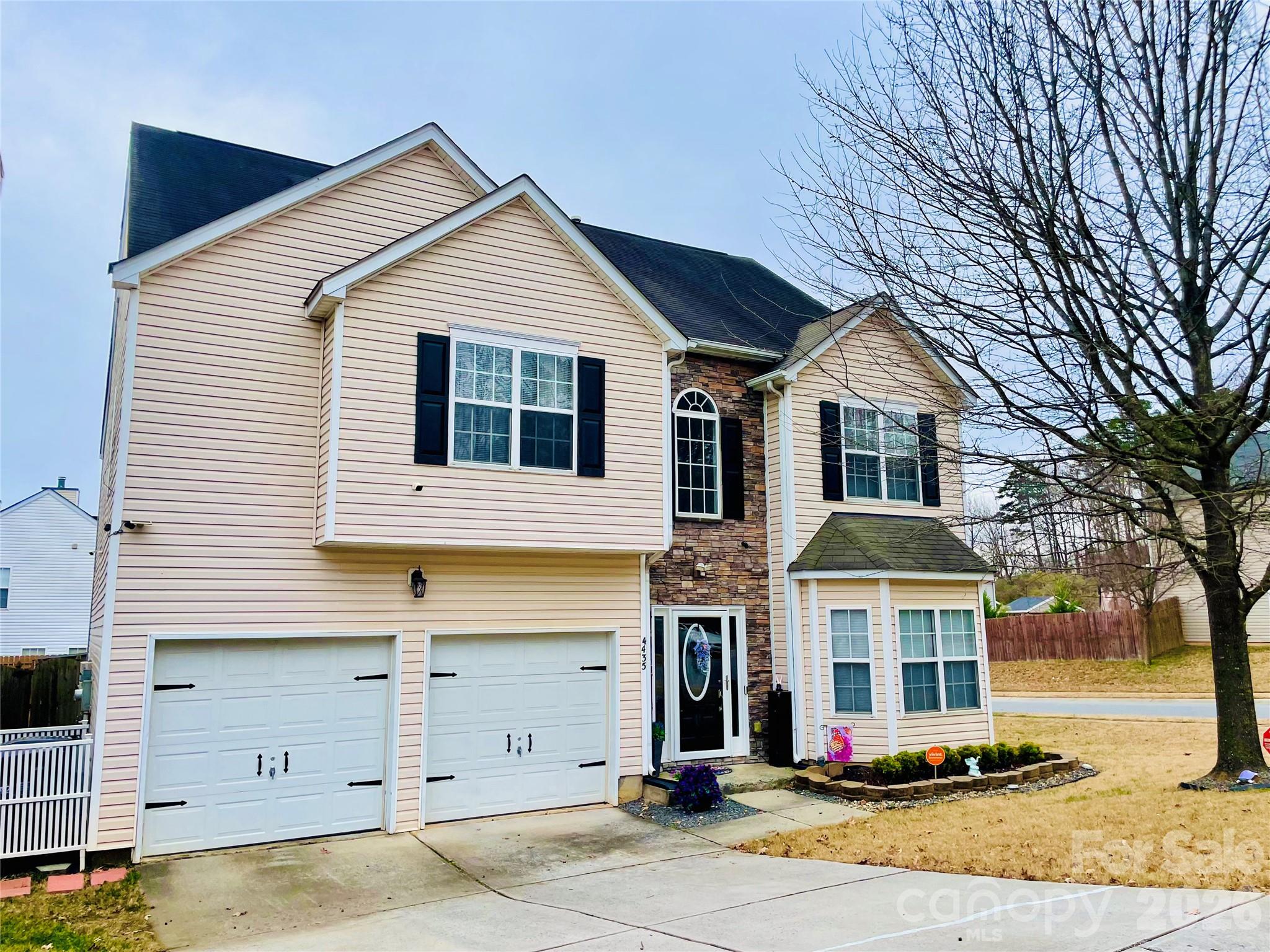 4435 Oakburn Drive, Charlotte, NC. property listing photo