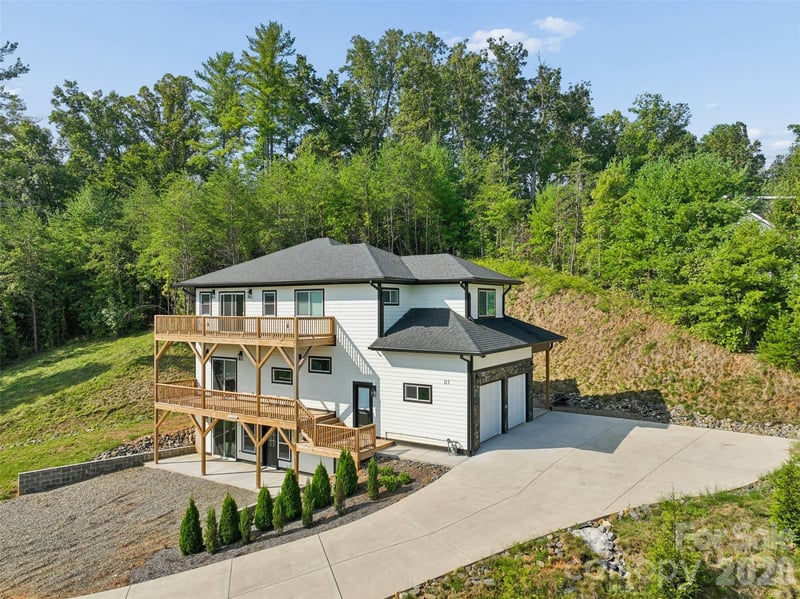 115 Nader Avenue, Weaverville, NC - 4 beds, 3.5 baths, 3,150 sqft - $820,000