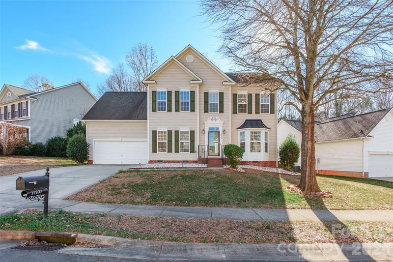 11938 Harmon Lane, Pineville, NC - 4 beds, 2.5 baths, 2,388 sqft - $530,000