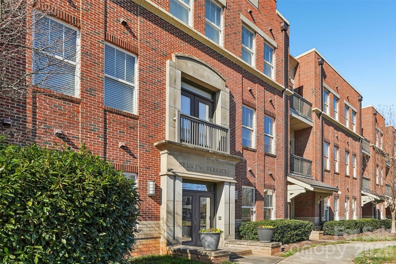 2952 Selwyn Avenue Apt 203, Charlotte, NC - 1 bed, 1 bath, 699 sqft - $359,999