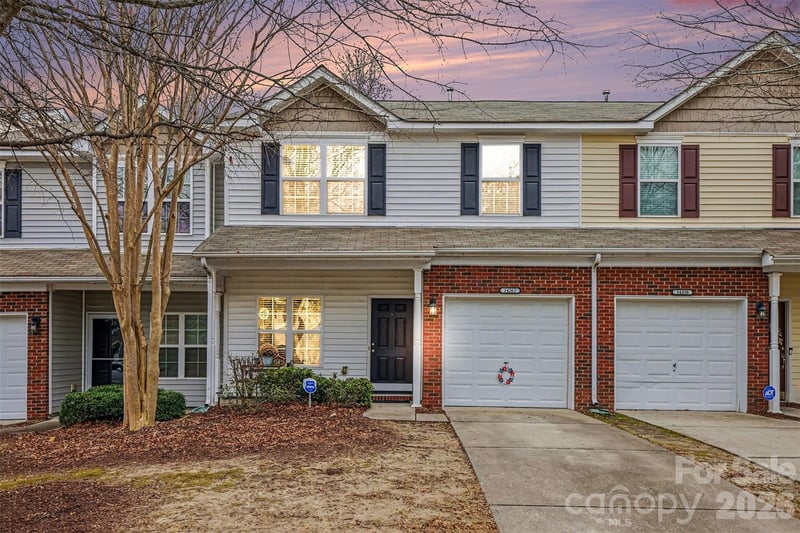 14262 Tamarack Drive, Charlotte, NC - 2 beds, 2.5 baths, 1,621 sqft - $270,000