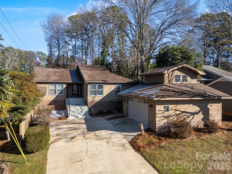 20 Quayside Court, Lake Wylie, SC - 3 beds, 2 baths, 2,124 sqft - $515,000