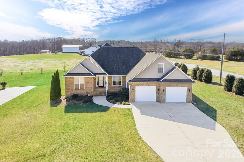 884 Clear Creek, Lincolnton, NC - 3 beds, 2 baths, 1,980 sqft - $445,000