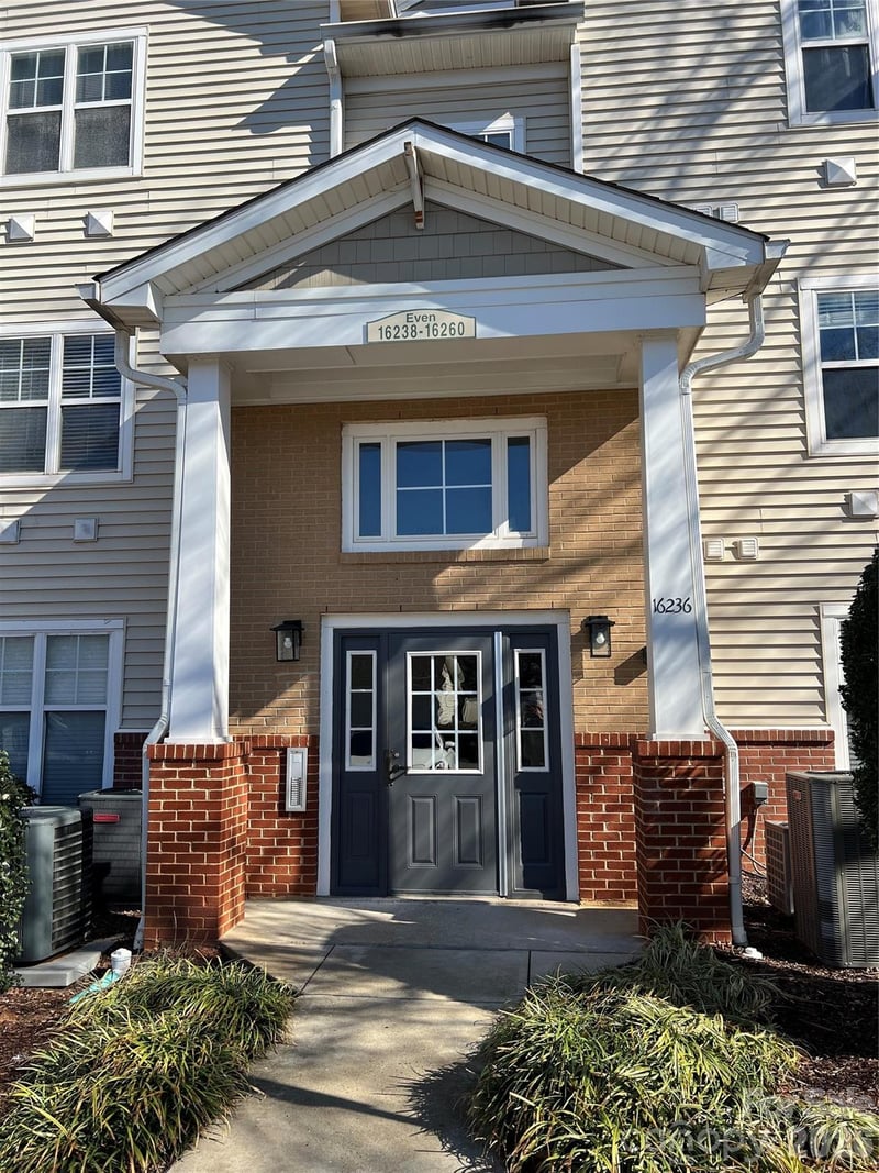 16256 Redstone Mountain Lane, Charlotte, NC - 2 beds, 2 baths, 1,151 sqft - $280,000