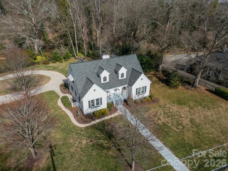 27 Circle Drive, Belmont, NC - 5 beds, 3.5 baths, 2,788 sqft - $1,194,000