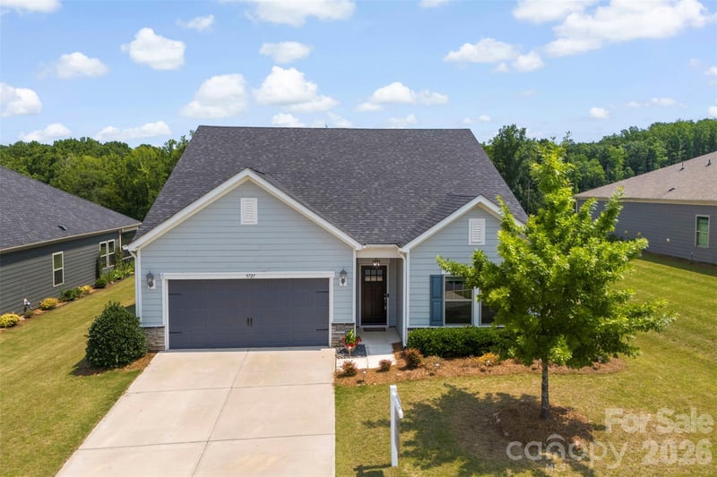 5727 Lavaux Court, Charlotte, NC - 3 beds, 2.5 baths, 2,262 sqft - $525,000