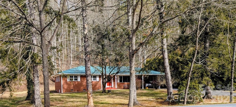 979 Greenville Highway, Brevard, NC - 3 beds, 2 baths, 1,276 sqft - $450,000