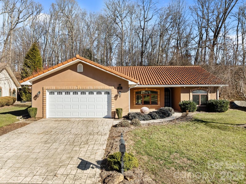 26 Ocaso, Asheville, NC - 3 beds, 2 baths, 2,038 sqft - $685,000