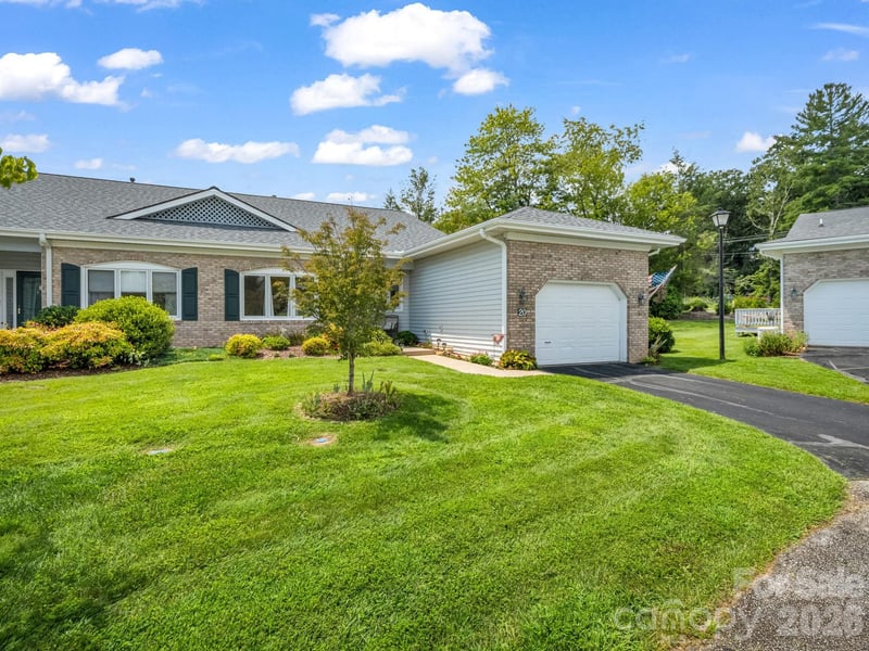 20 Country Meadows Lane, Hendersonville, NC - 2 beds, 2 baths, 1,503 sqft - $349,900