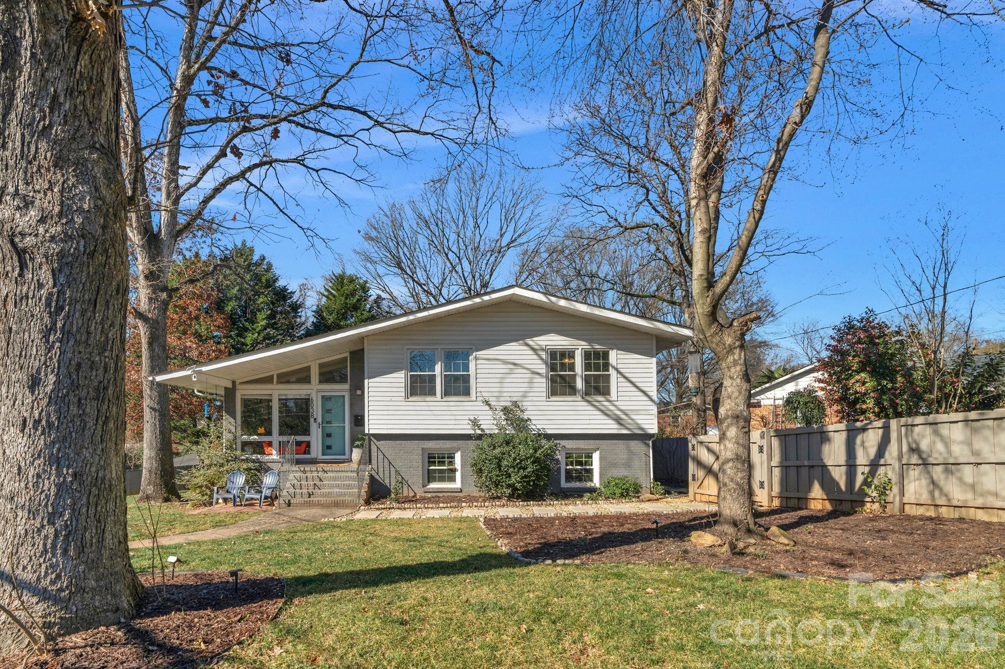 6038 Netherwood, Charlotte, NC — property listing photo 1