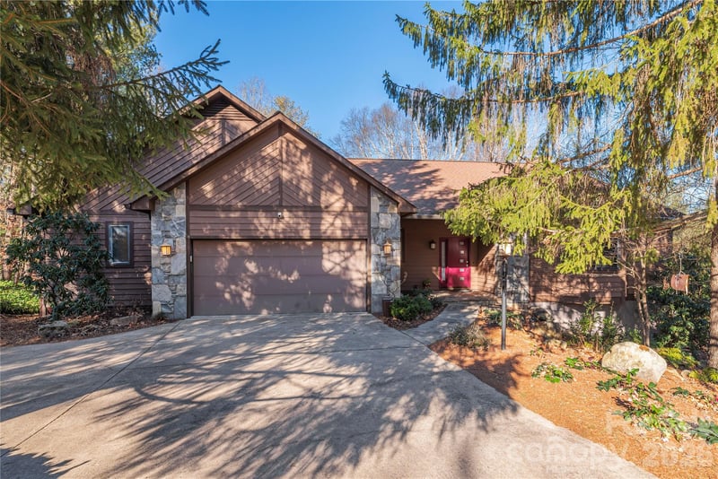 35 Hillcreek Drive, Asheville, NC - 3 beds, 3 baths, 3,590 sqft - $819,000