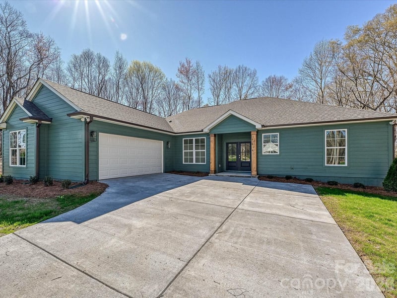 3003 Buffet Lane, Monroe, NC - 3 beds, 2.5 baths, 2,140 sqft - $564,500