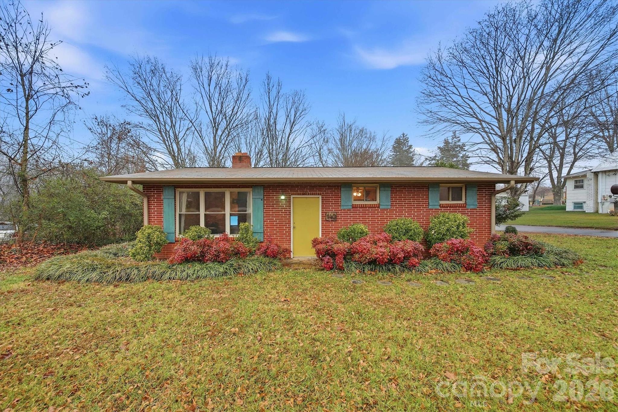 140 29th Avenue Drive NW, Hickory, NC. property listing photo