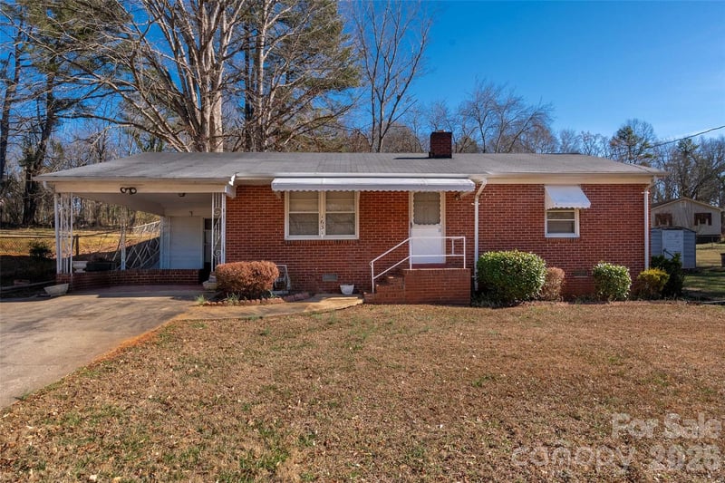 1631 Lincoln Drive, Shelby, NC - 3 beds, 1 bath, 1,211 sqft - $209,000