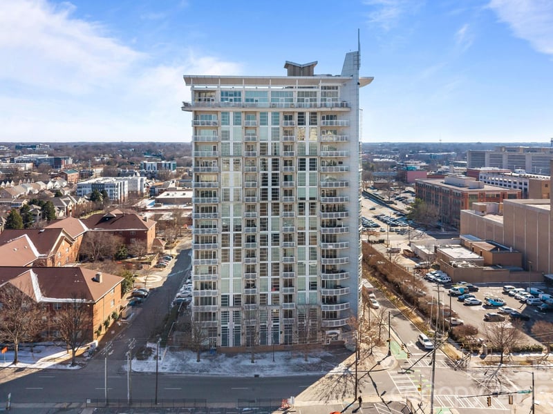 505 E 6th Street Apt 912, Charlotte, NC - 1 bed, 1 bath, 586 sqft - $240,000