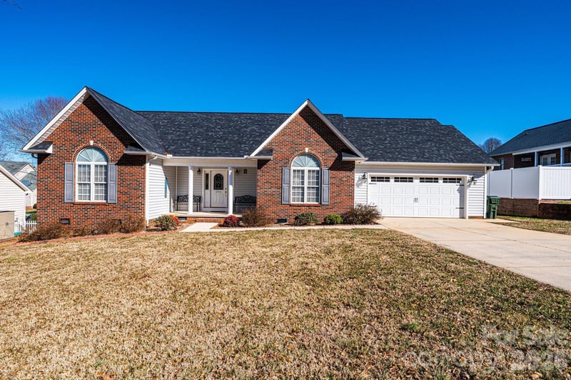2576 Rolling Ridge Drive, Hickory, NC - 3 beds, 2 baths, 1,993 sqft - $415,000