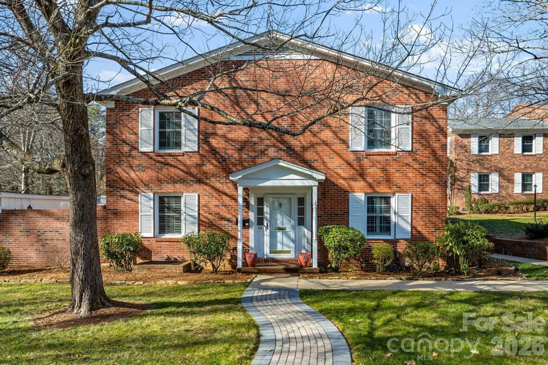1411 Kensington Road, Hendersonville, NC - 3 beds, 2.5 baths, 1,500 sqft - $299,000