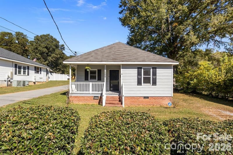 1004 Plymouth Street, Gastonia, NC - 2 beds, 1 bath, 712 sqft - $170,000
