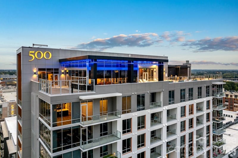 500 W Trade Street C2, Charlotte, NC - 3 beds, 2 baths, 1,495 sqft - $3,500