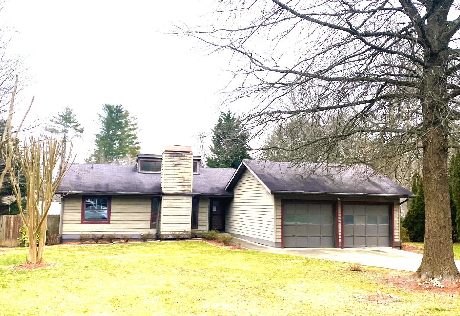 15 Golden Oaks Lane, Fletcher, NC. property listing photo