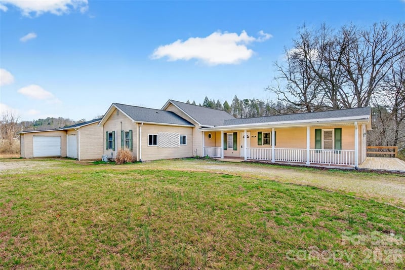4259 US 70 Road W, Marion, NC - 3 beds, 3.5 baths, 2,203 sqft - $350,000