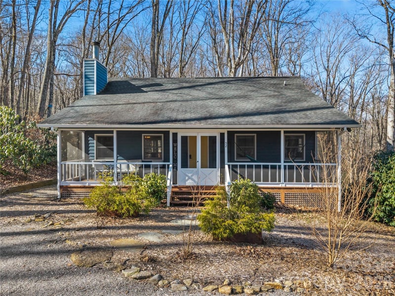 52 Treanors Place, Maggie Valley, NC - 2 beds, 2.5 baths, 2,540 sqft - $479,900