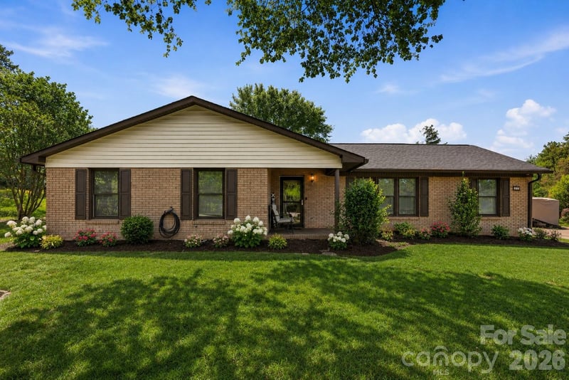 125 Southwood Park Road, Mooresville, NC - 4 beds, 3 baths, 2,589 sqft - $535,000