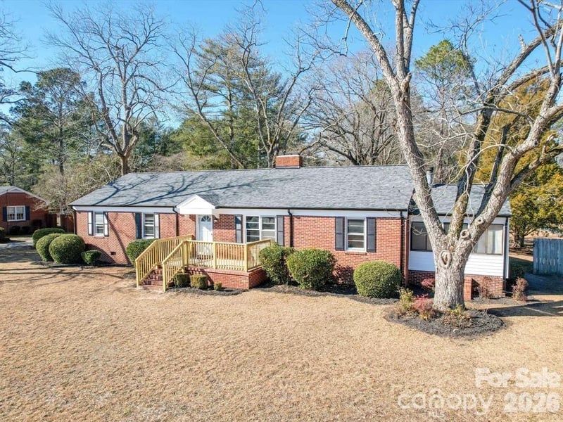 2228 Market, Cheraw, SC - 5 beds, 3 baths, 2,122 sqft - $325,000