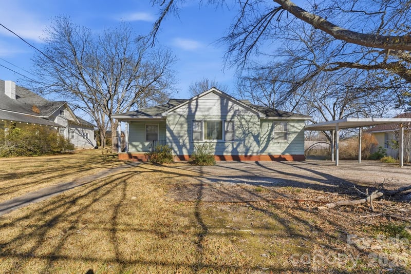 802 Chesterfield Avenue, Lancaster, SC - 3 beds, 1 bath, 1,230 sqft - $209,000