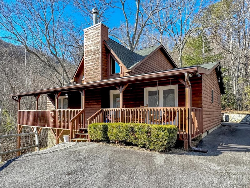 30 Edgewater Lane, Maggie Valley, NC - 2 beds, 2 baths, 1,400 sqft - $519,900