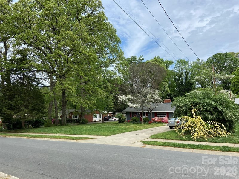 3218 Driftwood Drive, Charlotte, NC - 3 beds, 2 baths, 1,407 sqft - $419,000
