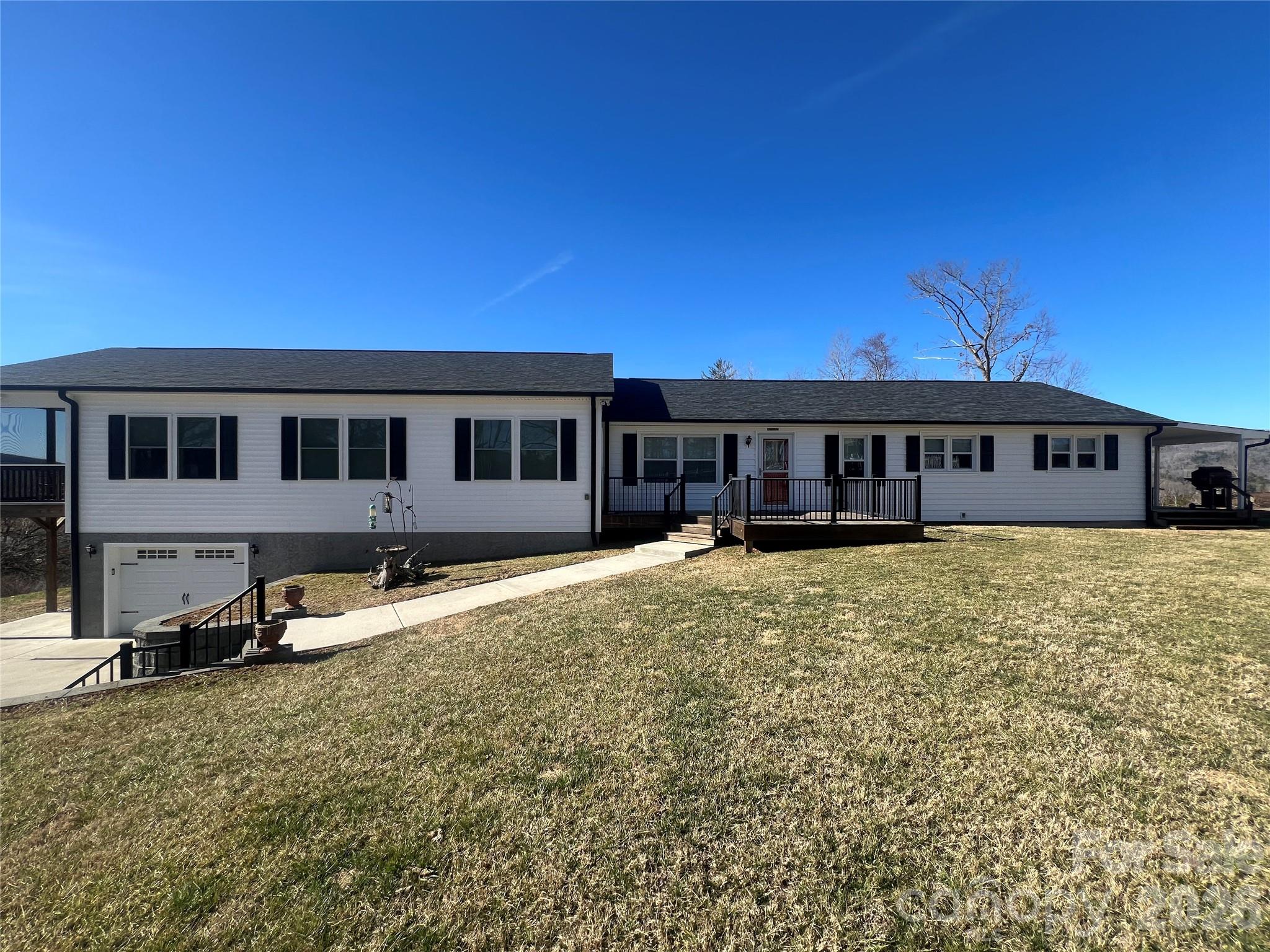 1086 Carters Ridge, Spruce Pine, NC. property listing photo