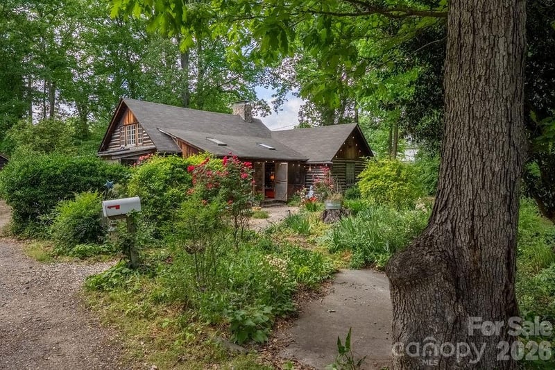 2107 Mandarin Boulevard, Charlotte, NC - 3 beds, 2 baths, 2,524 sqft - $1,390,000