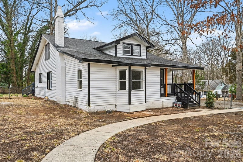 1013 Ridge Avenue, Gastonia, NC - 4 beds, 2.5 baths, 2,277 sqft - $330,000
