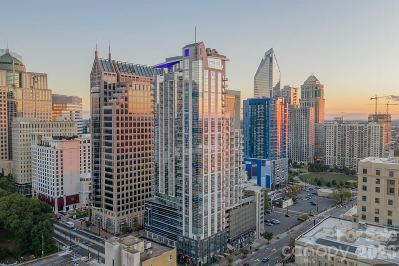 333 Trade, Charlotte, NC - 2 beds, 2 baths, 1,330 sqft - $649,900