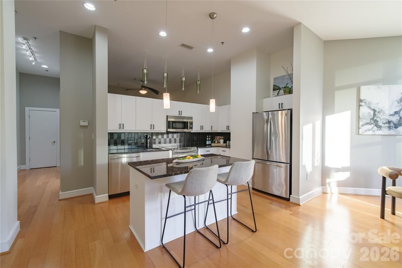 333 Trade 708, Charlotte, NC - 1 bed, 1 bath, 1,051 sqft - $469,900