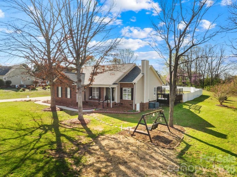 105 Laura Court, Cherryville, NC - 3 beds, 2 baths, 1,456 sqft - $349,900
