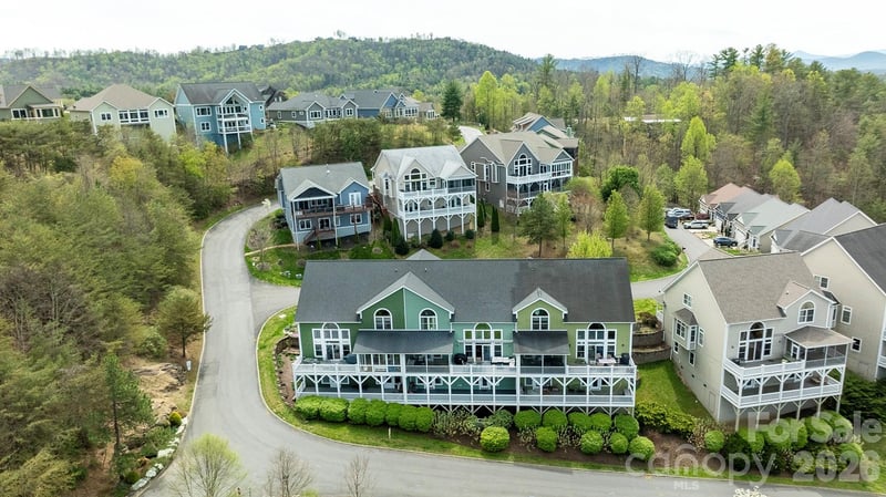 5 Gemini Heights, Weaverville, NC - 4 beds, 3.5 baths, 3,653 sqft - $739,000
