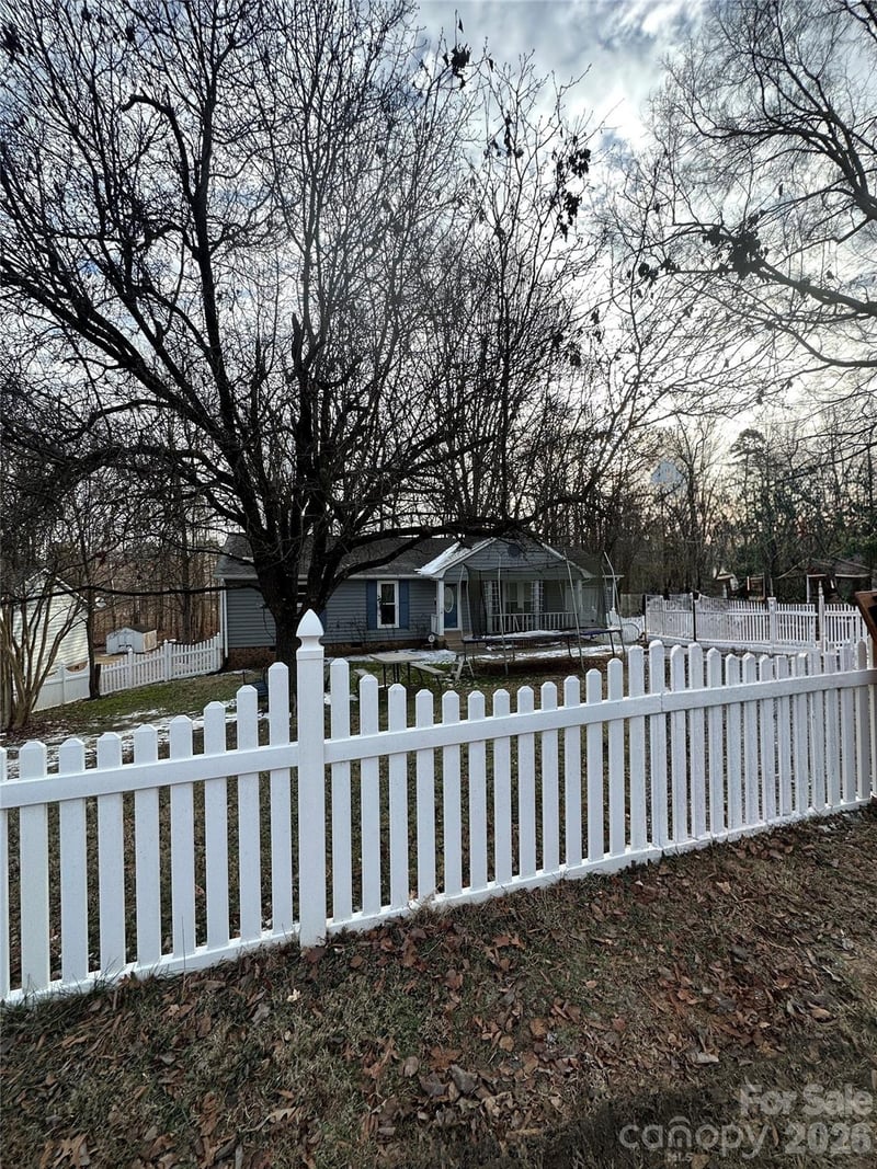 11230 Mallard Crossing, Charlotte, NC - 3 beds, 2 baths, 1,288 sqft - $295,000