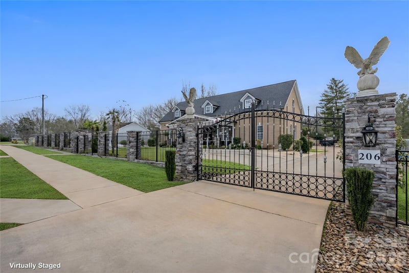 206 Cedar Drive, Salisbury, NC - 4 beds, 3 baths, 3,366 sqft - $800,000