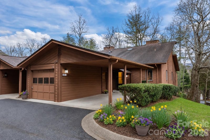 501 Woodfield Drive, Asheville, NC - 4 beds, 5 baths, 2,920 sqft - $450,000