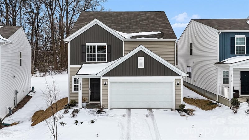 10136 Chatham Run Lane, Charlotte, NC - 5 beds, 2.5 baths, 2,374 sqft - $450,000