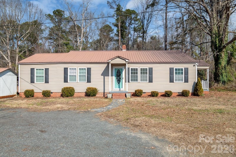 391 Phillipstown, Kershaw, SC - 3 beds, 1 bath, 1,512 sqft - $245,000